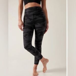 Athleta elation camo 7/8 tights small 405480